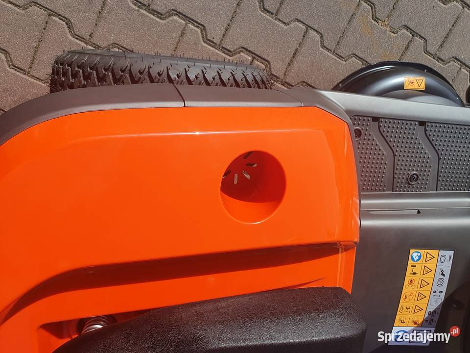 Nowy traktor ogrodowy kosiarka Husqvarna TS112 z Traktorki Kobiele Wielkie