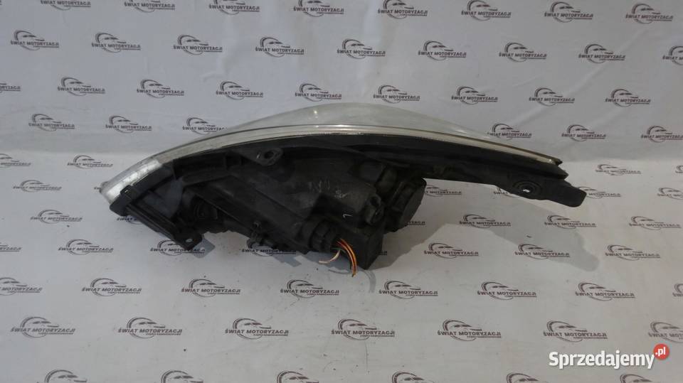 HYUNDAI i10 10r lampa prawy przód 821020X0 osobowe