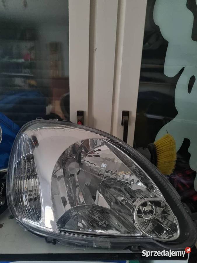 Sprzedam prawy Reflektor do Toyoty Yaris I Lampy przednie