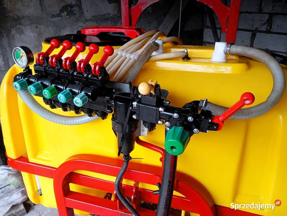 Biardzki zawieszany opryskiwacz 600L Belka 15M Działdowo