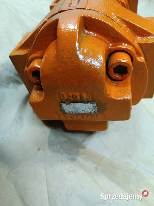 Pompy hydrauliczne z koparki Waryński podwójne