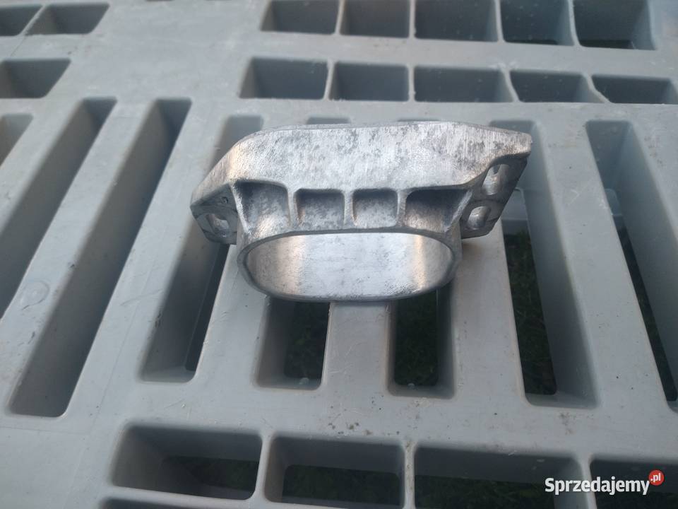 ŁapaUchwytMocowanie silnika 8D0 199 335P małopolskie