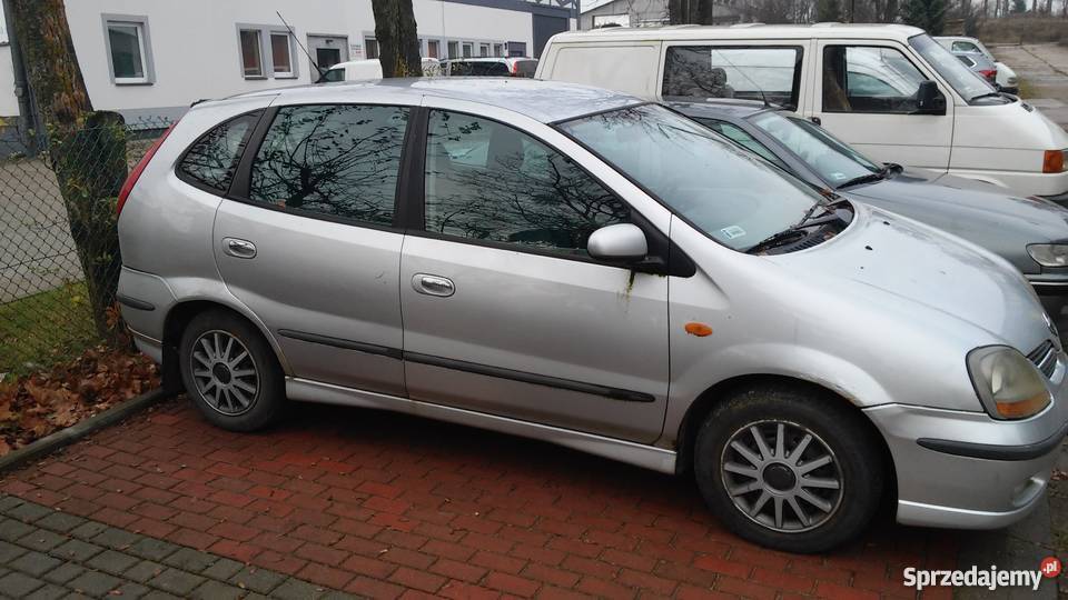 Nissan almera tino 2001