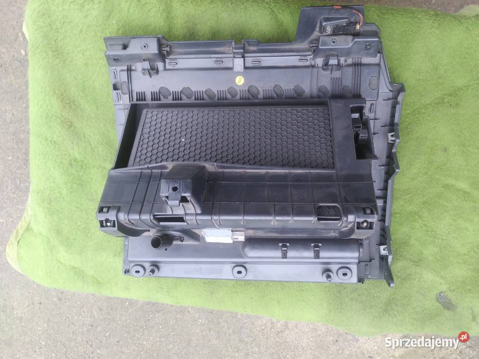 TOURAN III 5TB857097B schowek półka pasażera Rok produkcji 2016 Dębno