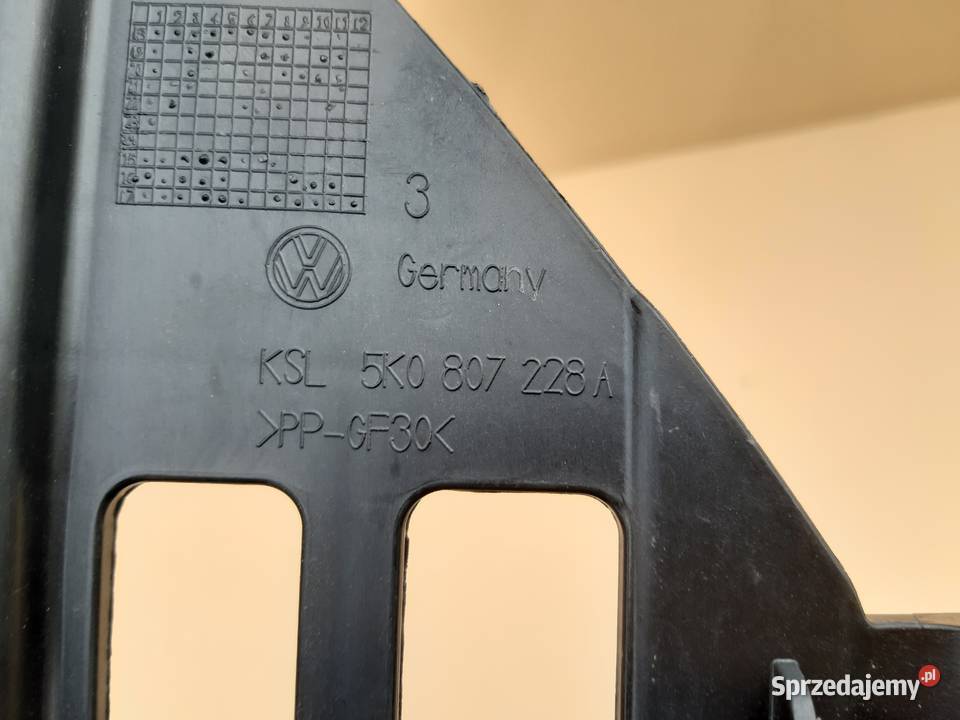 VW GOLF VI ŚLIZG MOCOWANIE REFLEKTORA PRAWEGO osobowe Części samochodowe Trzciel