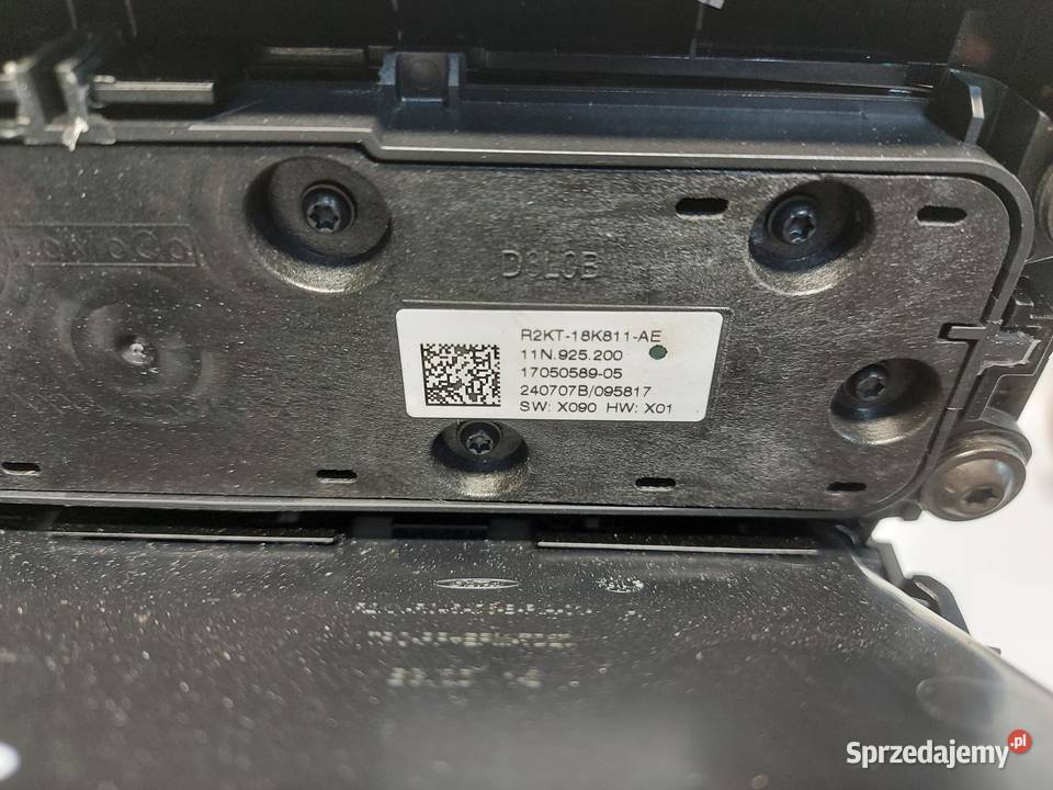 Ford Explorer VII R2KB SCHOWEK POPIELNICZKA