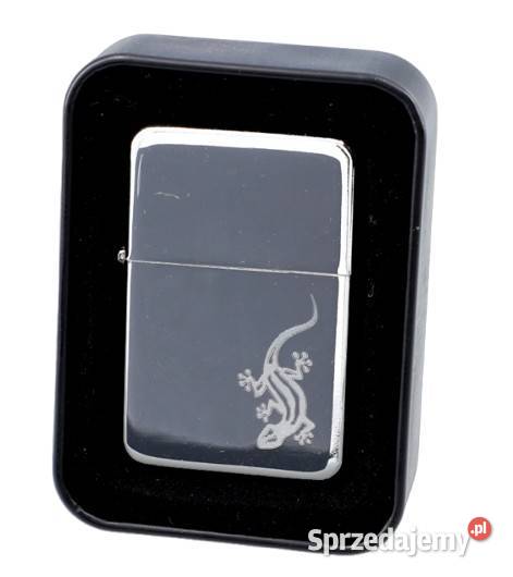 Zapalniczka Benzynowa w Opakowaniu Prezentowym z Ostrowy nad Okszą sprzedam