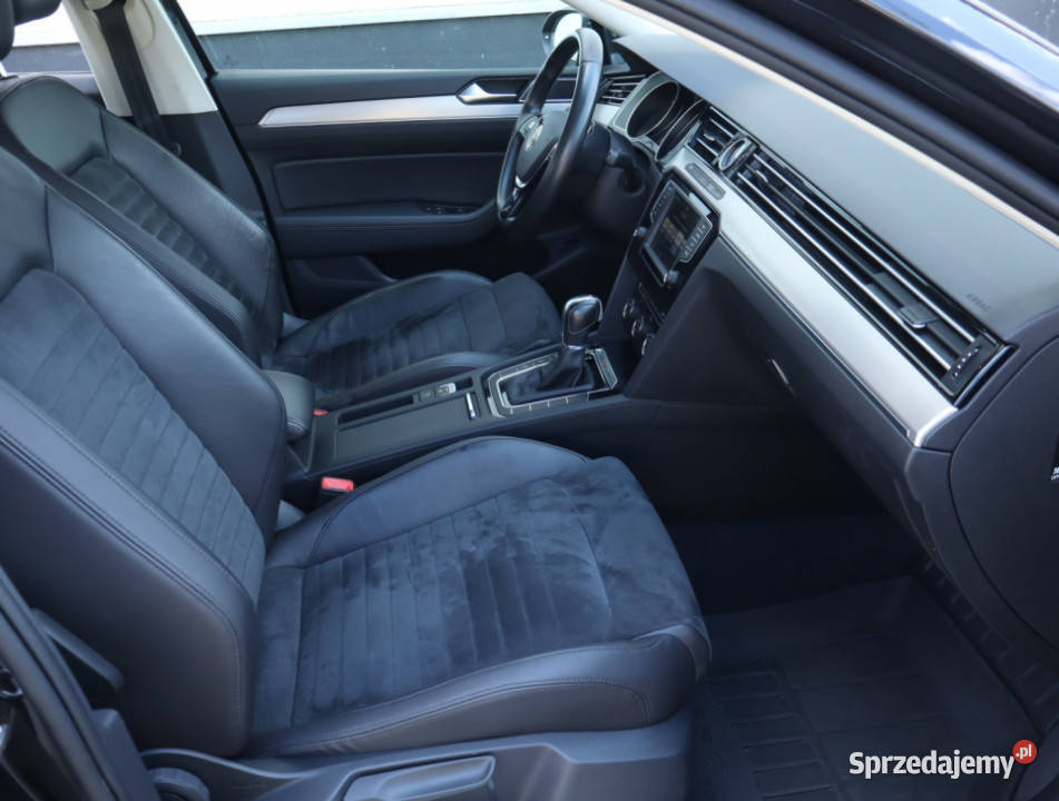 VW Passat 20 TSI czarny
