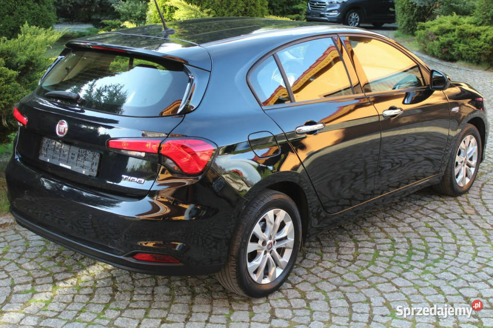 Fiat Tipo Lounge Lift 14 Benzyna 117 II 2016 czarny sprzedam