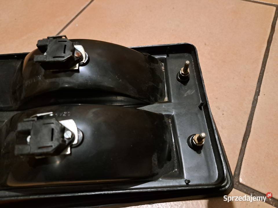 Fiat 125p lampa prawa tylna nowa Lampy tylne Leszno sprzedam
