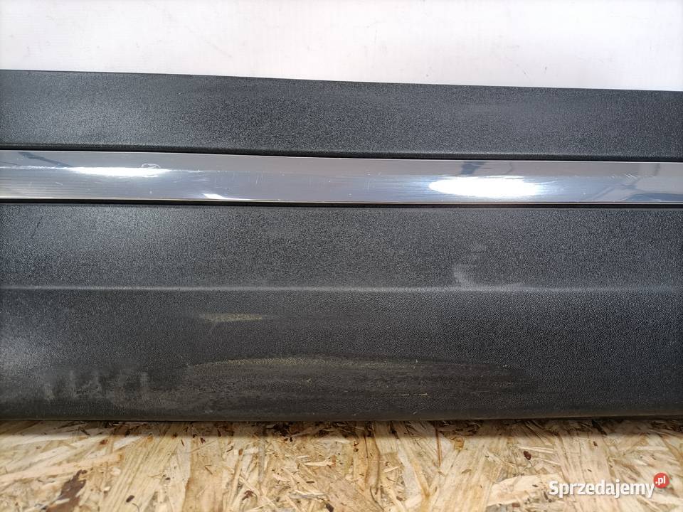MERCEDES GLA W247 LISTWA DRZWI PRAWY PRZÓD