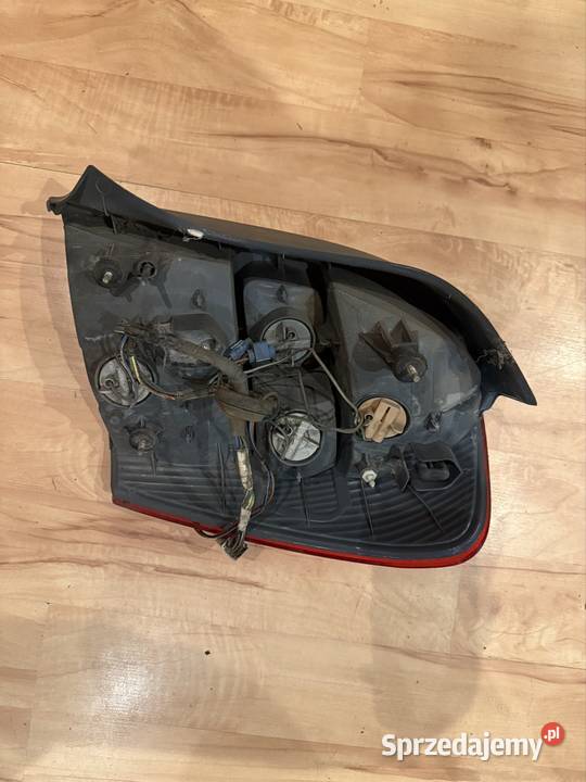 Lampa tył lewa Mazda 323f BJ Ostrów Wielkopolski