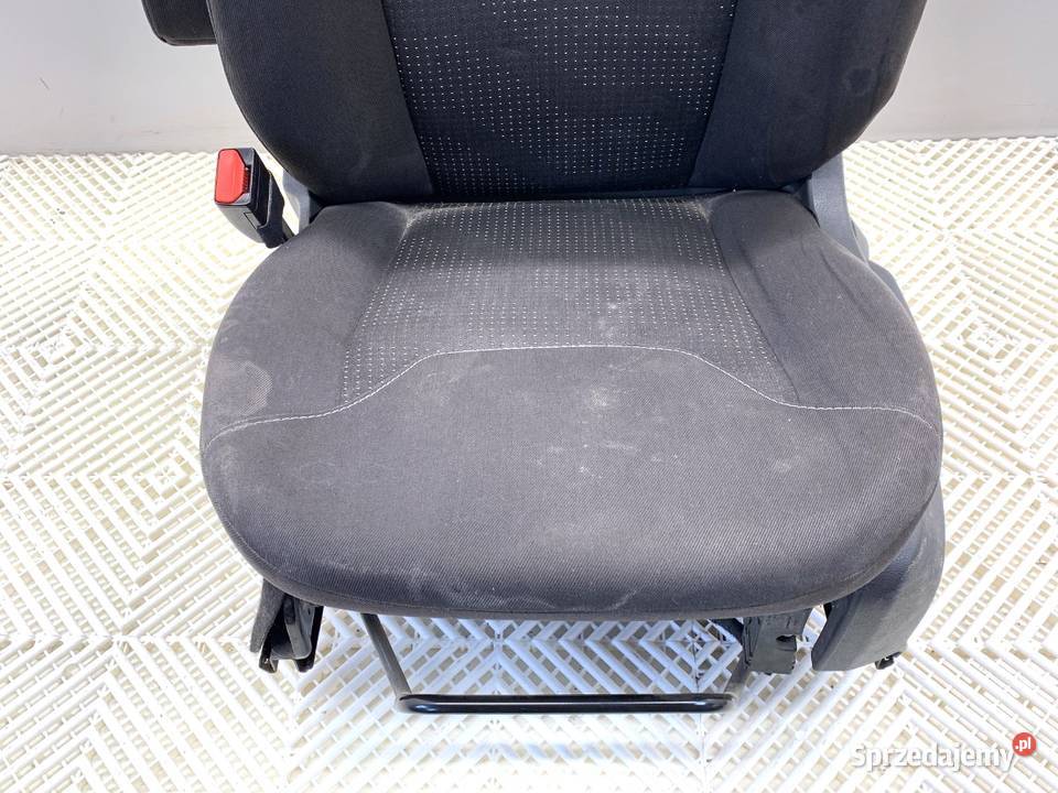 FOTEL LEWY PRZÓD FORD TRANSIT COURIER Minivan