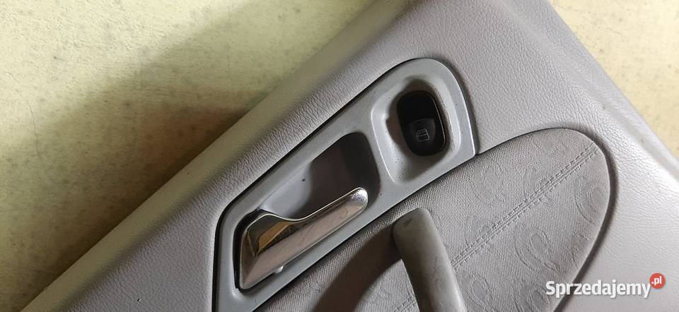 Boczek tapicerka drzwi Mercedes Cklasa W203 Lewy Włoszczowa