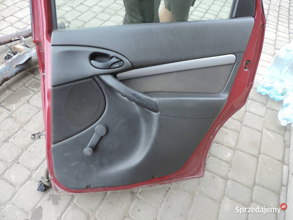 FORD FOCUS MK1 SEDAN DRZWI PRAWY TYŁ KOLOR P8 Rok produkcji 2001 małopolskie Nowy Sącz