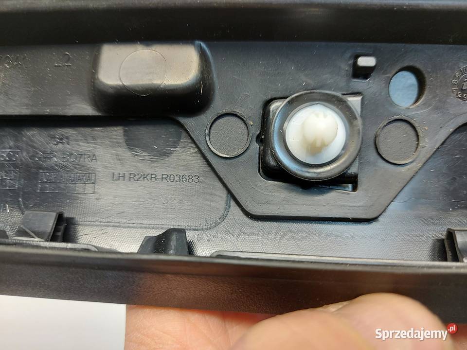 Ford Explorer VII R2KB LISTWA SZYBY CZOŁOWJ LEWY osobowe sprzedam