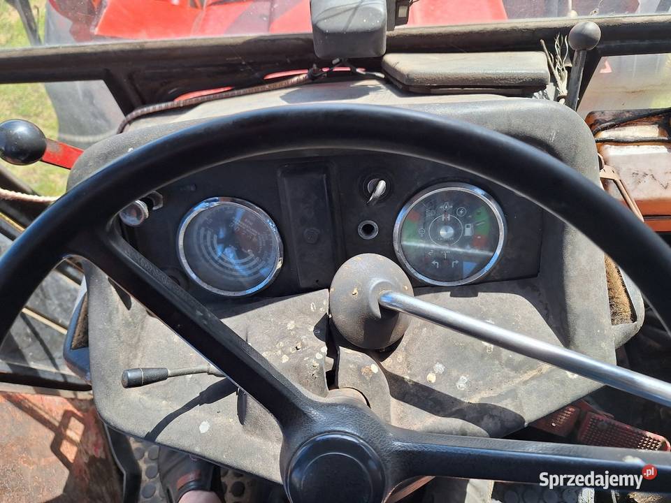 International 844s z ładowaczem czołowym 4x4 Sarnówek