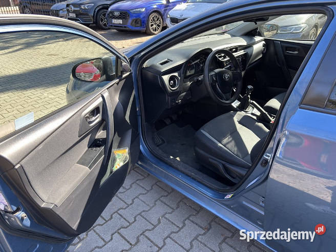 TOYOTA AURIS 2018 159800 ccm 132