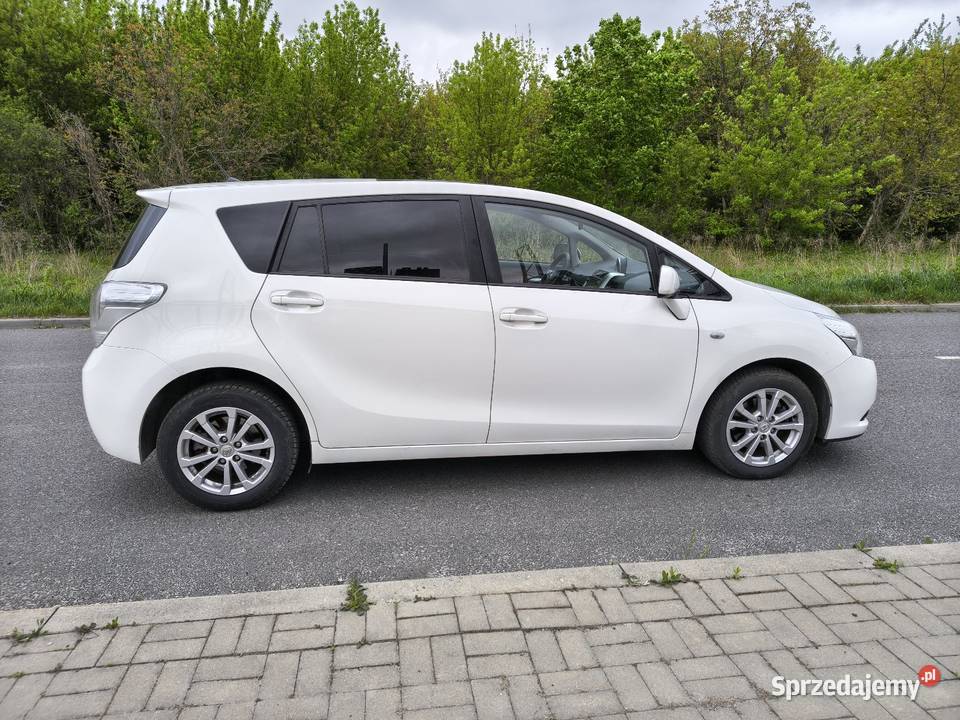 Toyota Verso 2012r 20 D4D szyberdach sprzedam