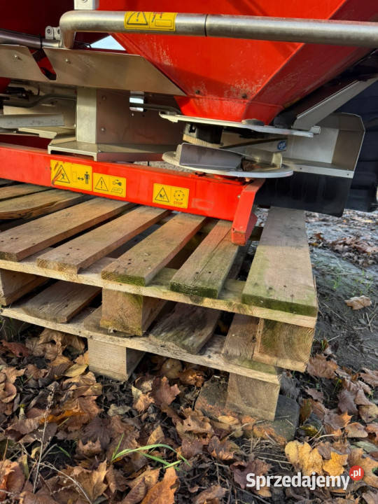 Rozsiewacz KUHN RAUCH Axis M 302 QV8 2020 r Kuhn