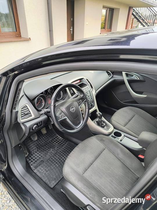 Opel astra J Polski salon Pierściec