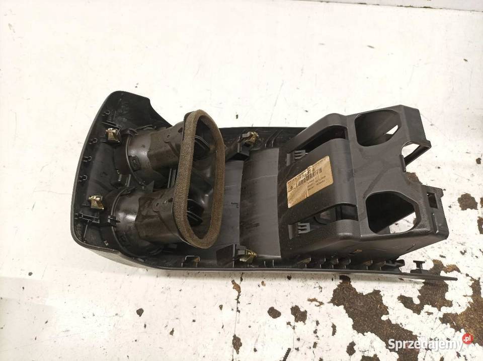 KRATKI NAWIEWU TUNELU ŚRODKOWEGO TYŁ OSŁONA W177 Rok produkcji 2021