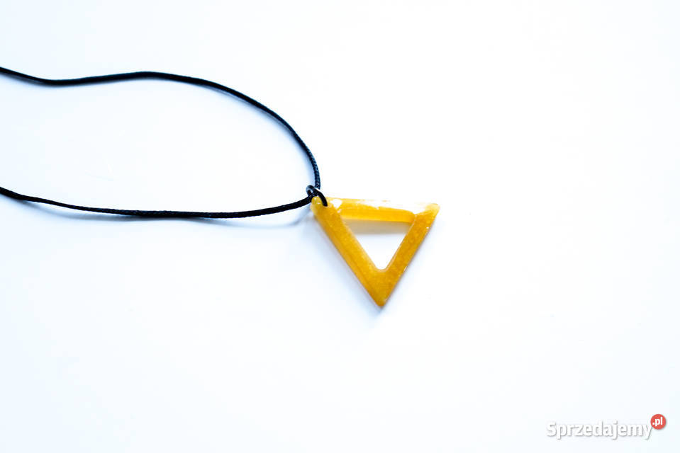 Trójkątny wisiorek z żywicy epoksydowej