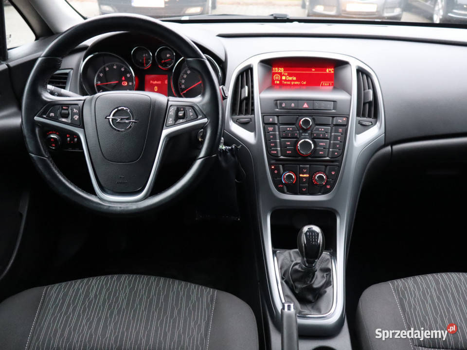 Opel Astra 14 T światła przeciwmgielne Katowice