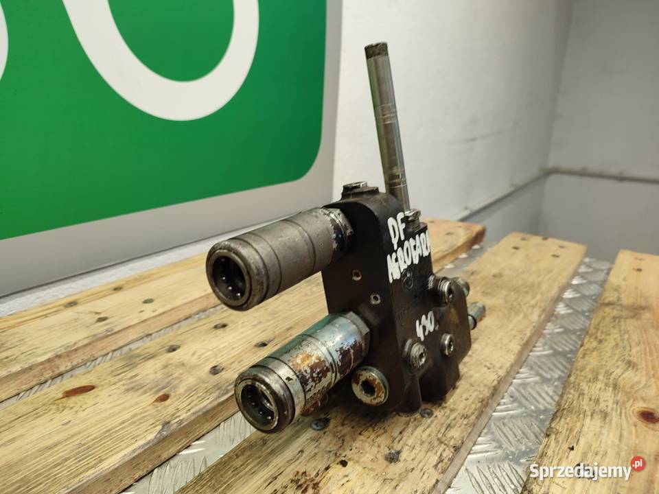 Rozdzielacz hydrauliczny 01702760 DEUTZ FAHR Wilkowo sprzedam