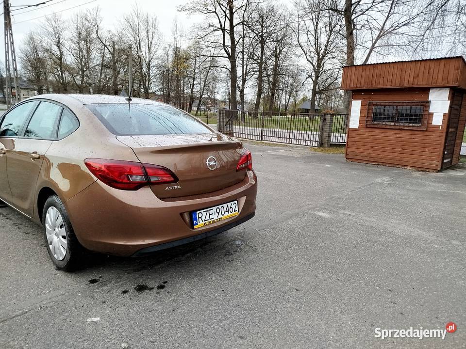 Opel Astra J 16 116 Sedan ogranicznik prędkości podkarpackie