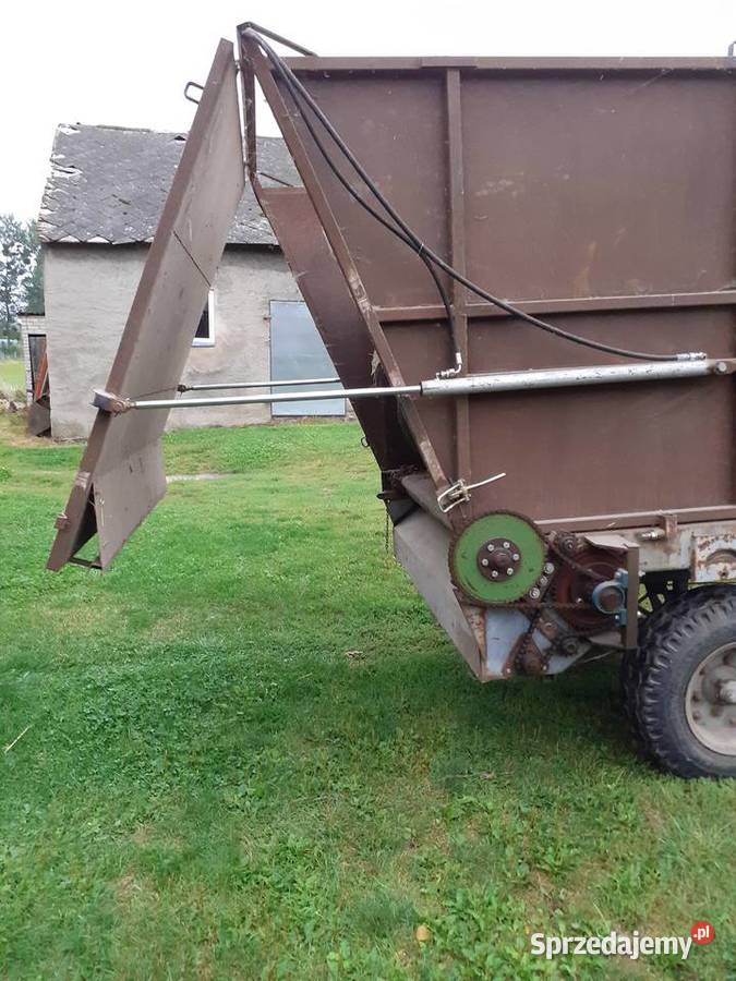 Rozrzutnik przyczepa objetościowa kukurydzy Świedziebnia