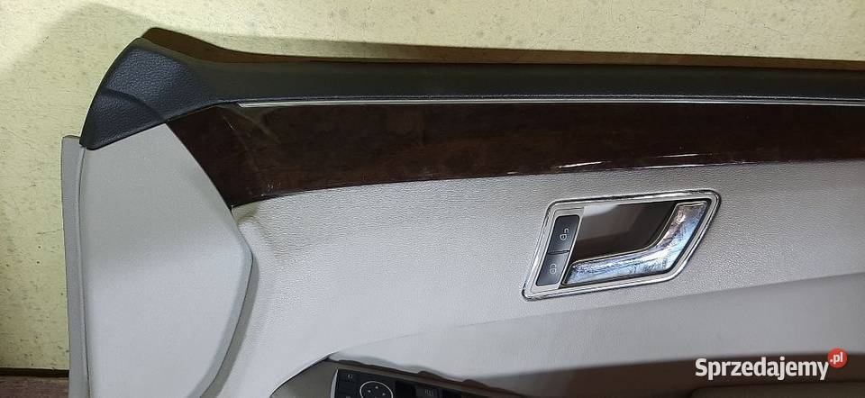 Boczek tapicerka drzwi Mercedes W212 Prawy przód osobowe Włoszczowa