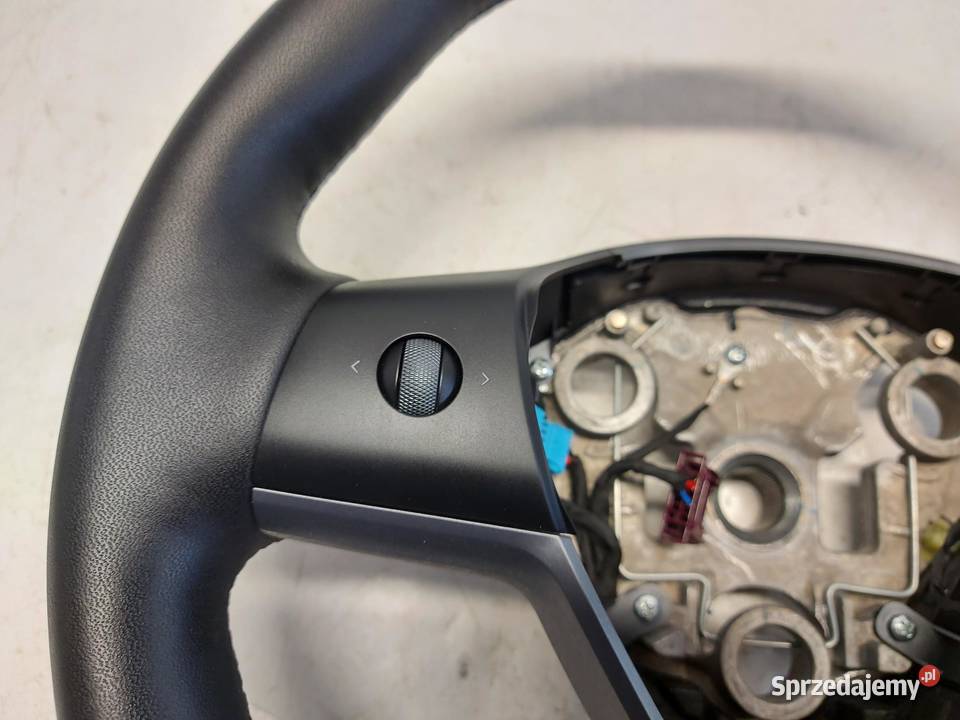 TESLA MODEL Y 2022r KIEROWNICA MULTIFUNCYJNA osobowe