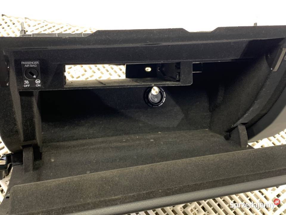 SCHOWEK PASAŻERA AUDI Q8 SUV 4M8857035 PÓŁKA