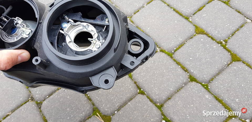 Yamaha R1 RN19 lampa prawy przód Europa 0708r