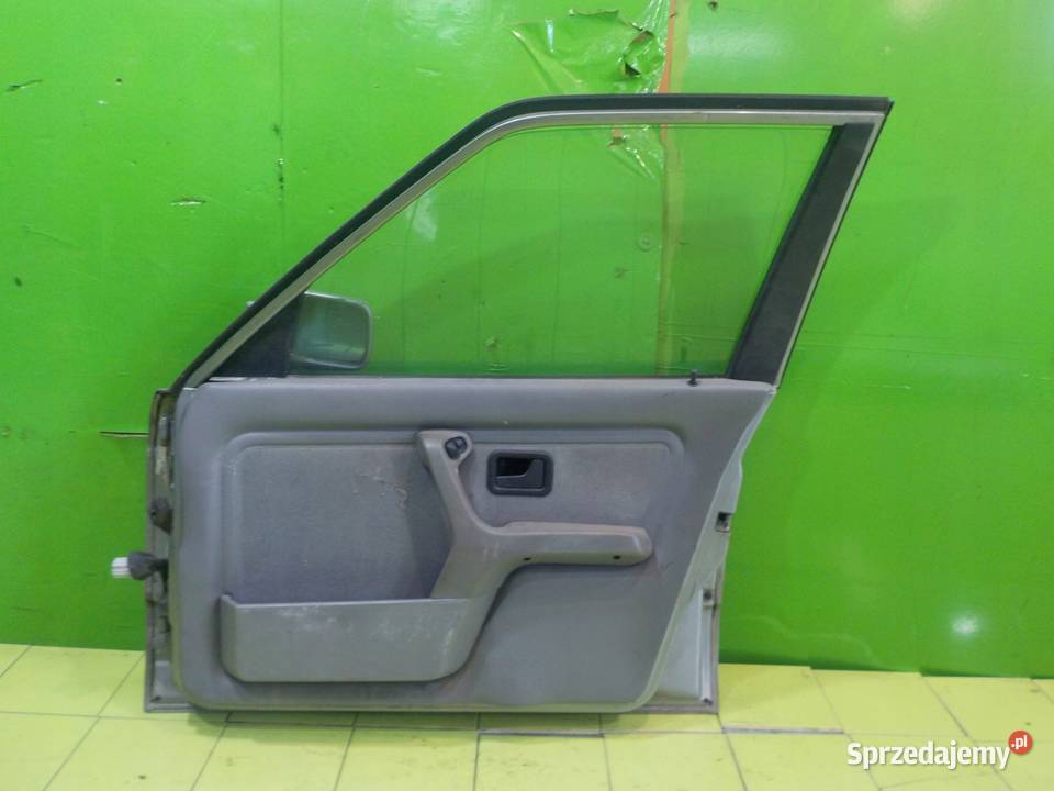BMW 3 E30 25 B 89r KOMBI drzwi prawe przod mazowieckie Suków