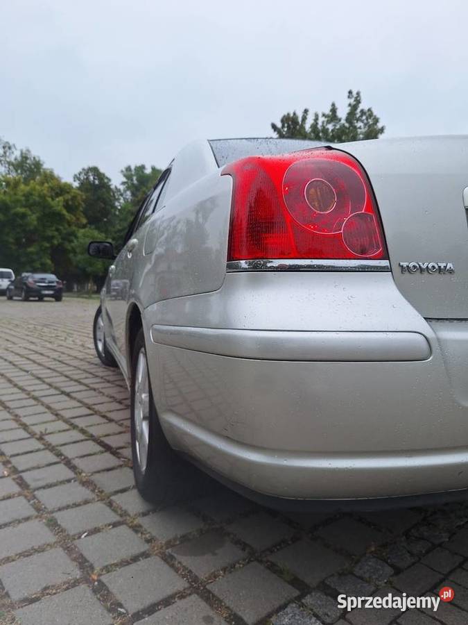 Toyota Avensis T25 18 benzyna pewny stan