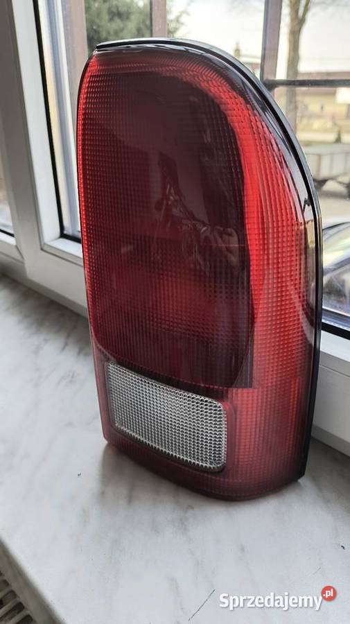 Suzuki Grand Vitara 1 lampa prawa tył tylna Lesko