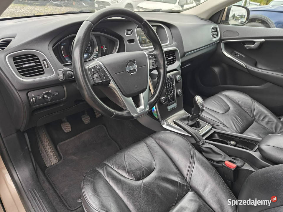 Volvo V40 II 2012 Rok produkcji 2012 Karczew