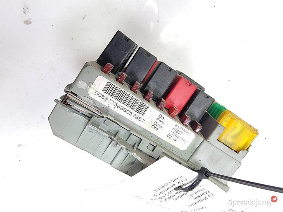 SKRZYNKA BEZPIECZNIKÓW FIAT BRAVO 51775686 osobowe Pozostałe Lipno