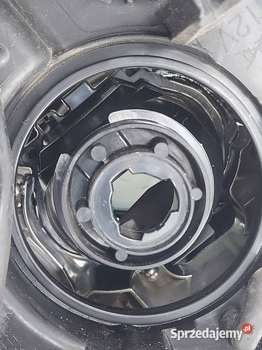 MAZDA 3 III 13r lampa prawa przód ANGLIK Kielce sprzedam