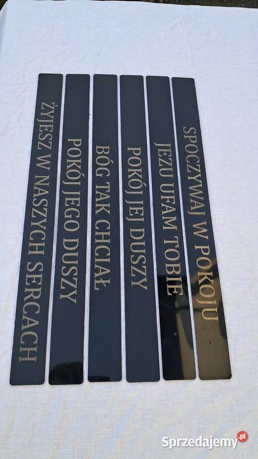 Drewniana obudowa grobu z sentaencja dibond warmińsko-mazurskie