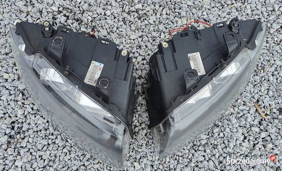 Reflektory AUDI A4 B6 bi xenon VALEO kpl EU Kielcza