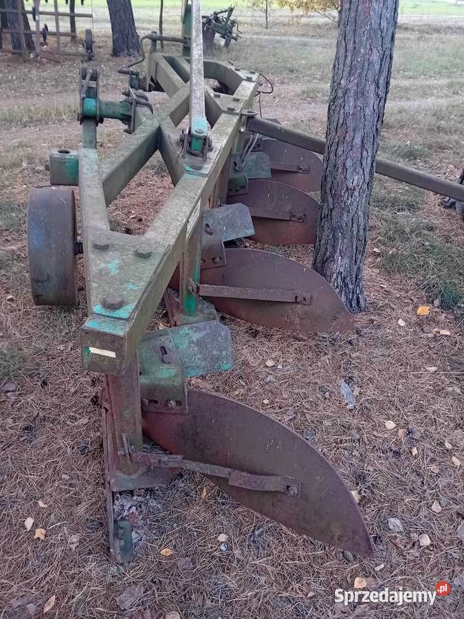 Pługi 4 na wysokiej słupicy odkładnie 40 Ryki sprzedam