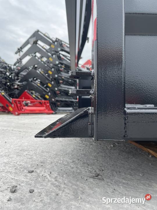 Skrzynia transportowa 165m tuz przódtył nieuszkodzony Pozostałe