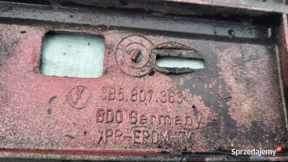 LEWY PRAWY ŚLIZG ZDERZAKA TYŁ VW PASSAT B5 SEDAN Ruda Śląska