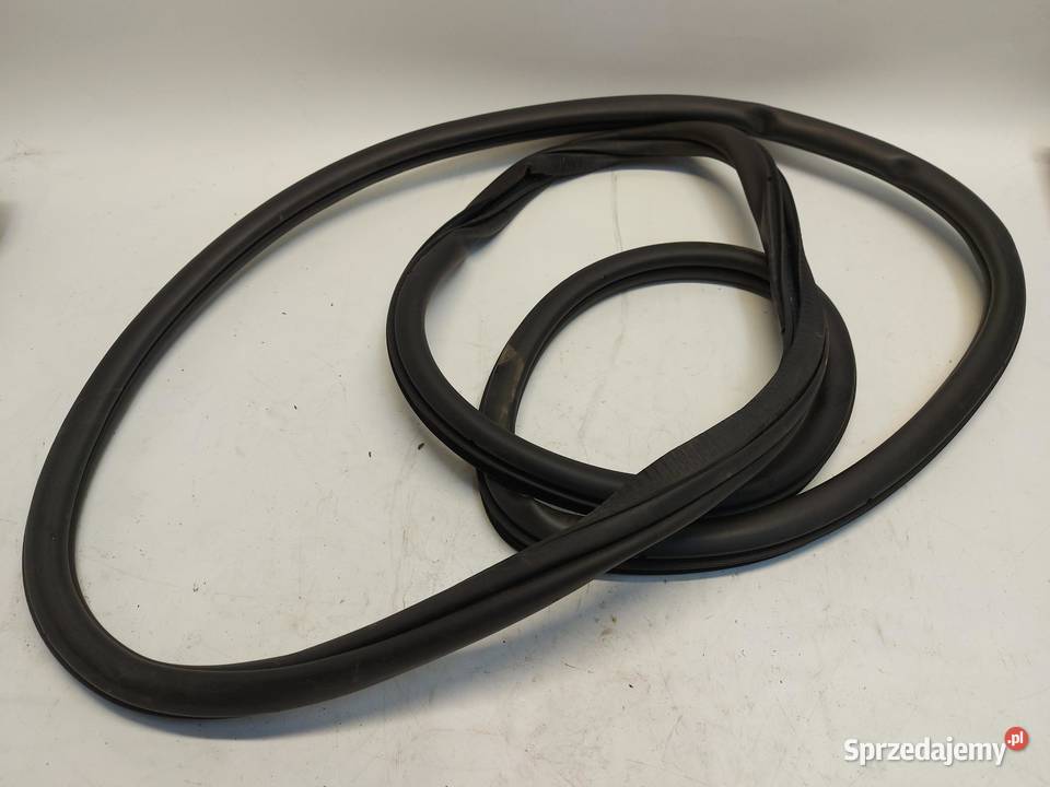 Ford Tourneo Connect III MK3 USZCZELKA PRAWY