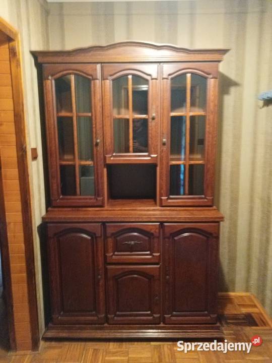 Sprzedam elegancką klasyczną szafę witrynową z Bełchatów