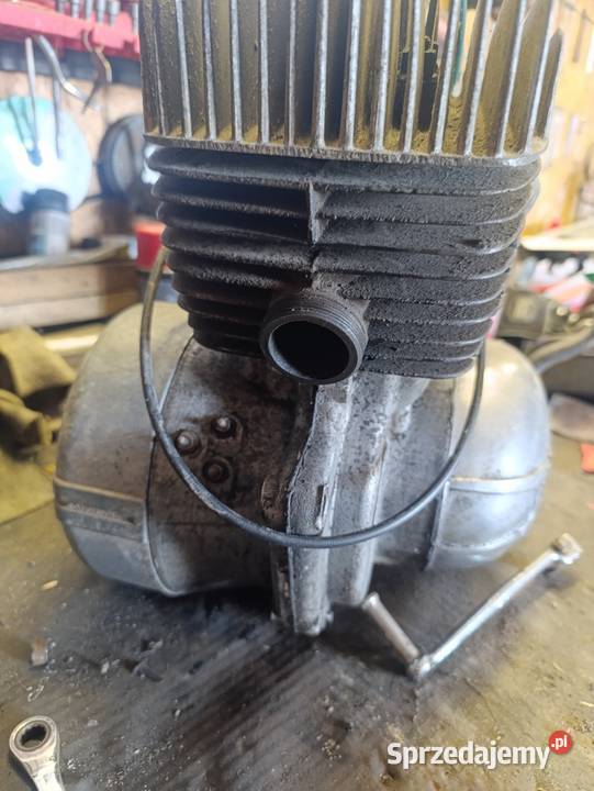 Silnik wsk 125 kos na chodzie 051 cylinder Pozostałe lubelskie