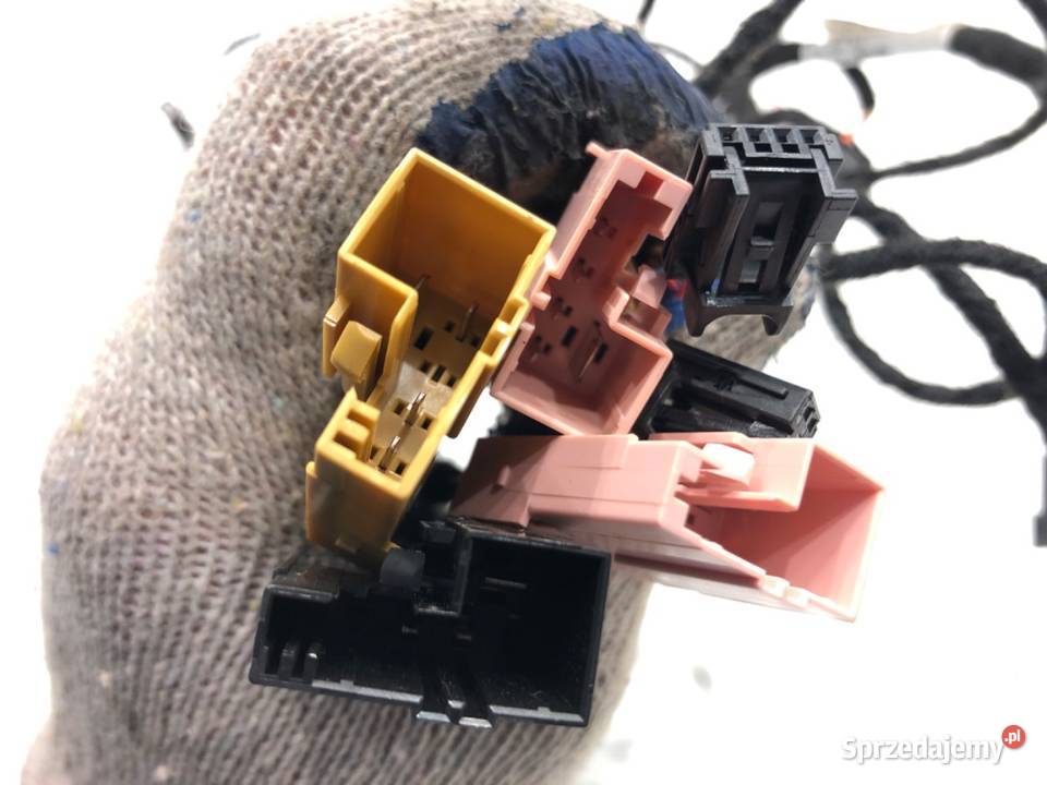 WIĄZKA KLAPY SKODA SUPERB III 3V5971147BQ 20 200 podkarpackie